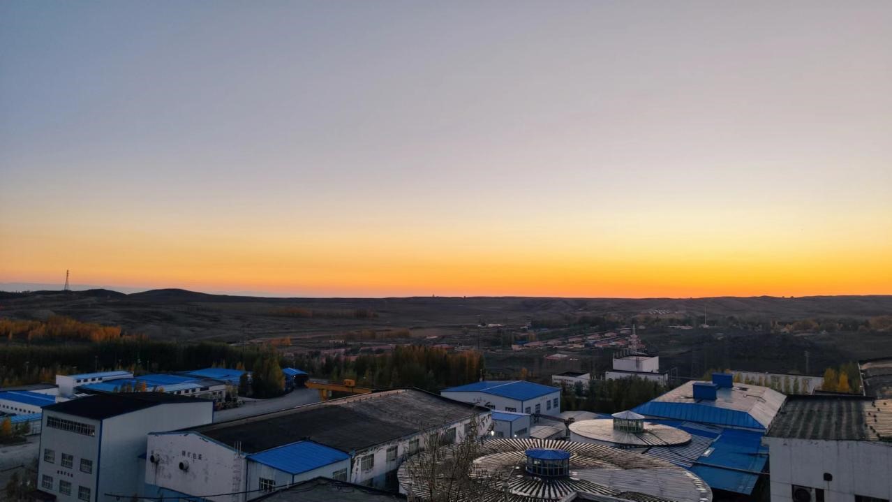 1728445310703647.jpg 黄昏下的阿舍勒.jpg