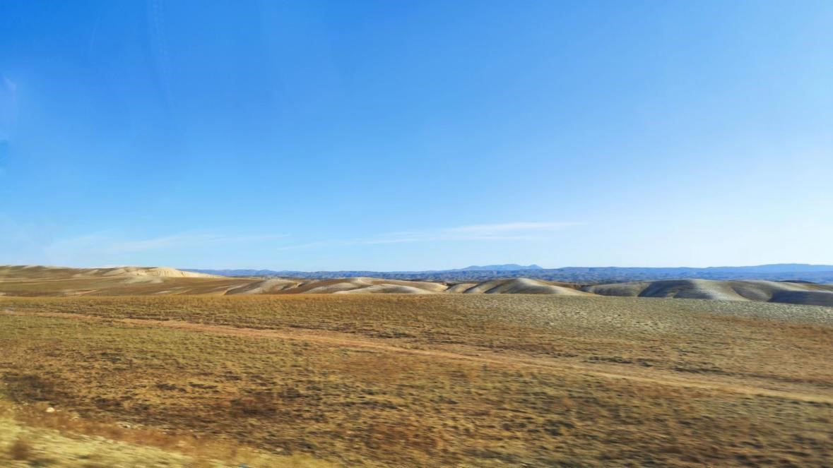 1728445555285250.jpg 厂区门口路1.jpg